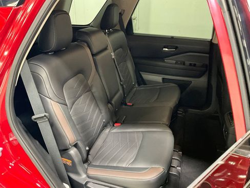 Used 2024 Nissan Pathfinder Platinum w/ Cargo Package AWD/4WD image 24
