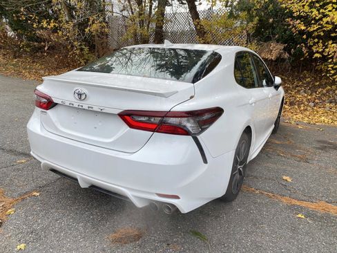 Used 2023 Toyota Camry SE image 5