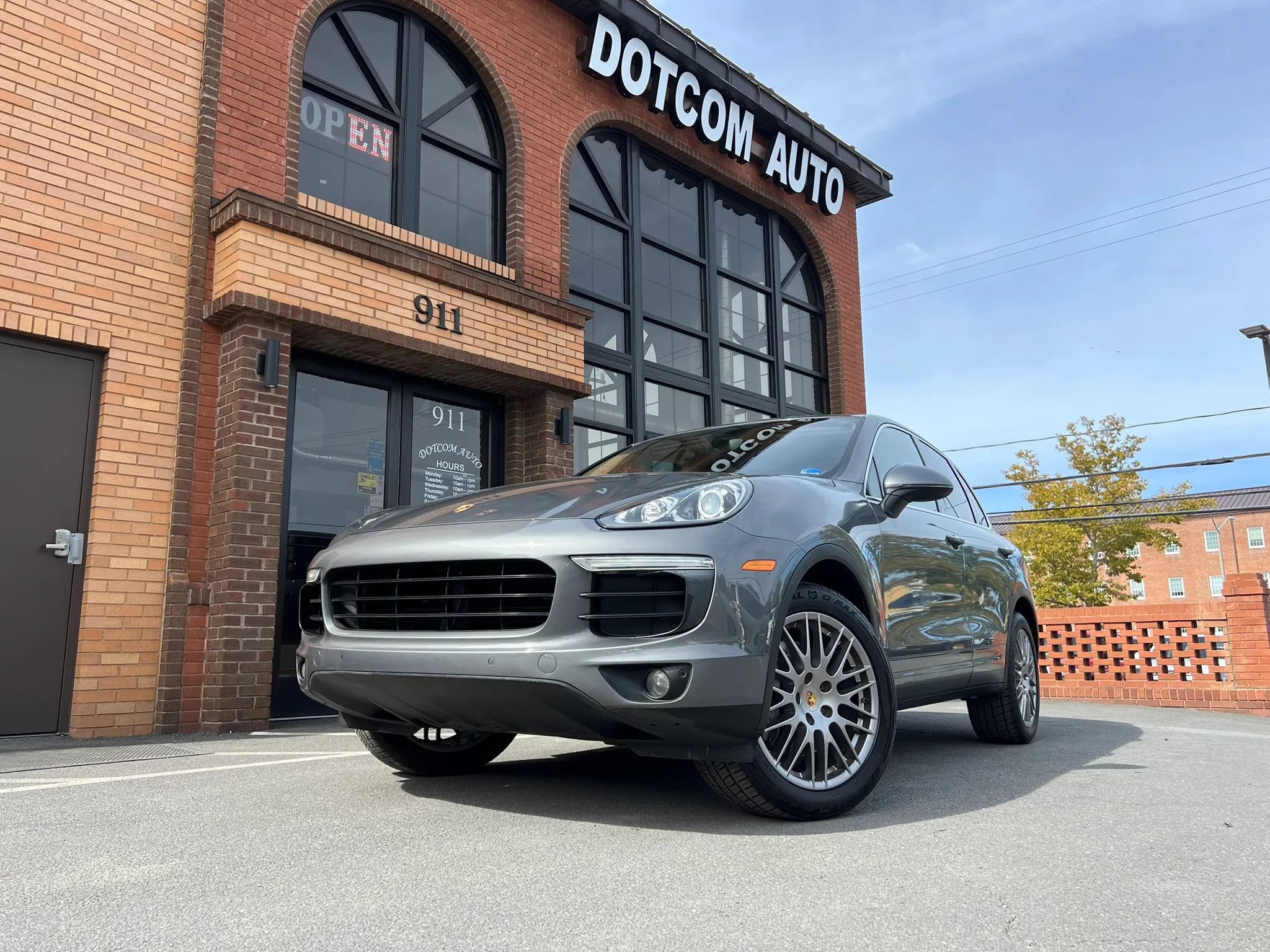 Used 2016 Porsche Cayenne AWD/4WD image 3