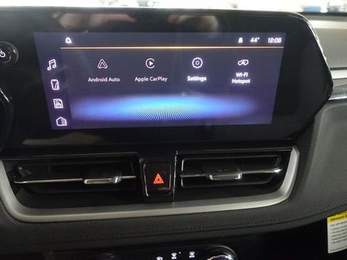 New 2026 Chevrolet TrailBlazer LT w/ LT Cold Weather Package FWD image 14