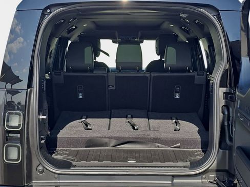 New 2026 Land Rover Defender 130 X-Dynamic SE image 13