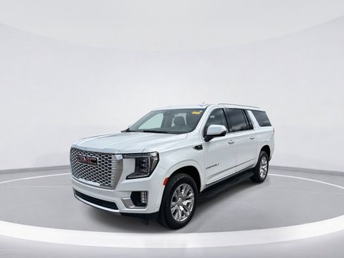 Used 2023 GMC Yukon XL Denali w/ Advanced Technology Package image 3