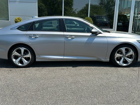 Used 2018 Honda Accord Touring image 29