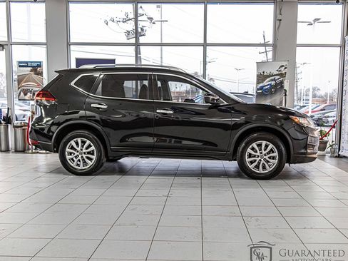 Used 2020 Nissan Rogue SV image 10