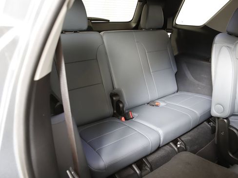 Used 2020 Chevrolet Traverse LT w/ LT Premium Package AWD/4WD image 10