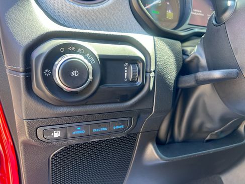 Certified 2025 Jeep Wrangler Sahara w/ Safety Group image 17