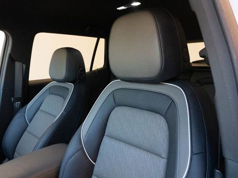 Used 2025 Chevrolet Equinox LT w/ Convenience Package II FWD image 19