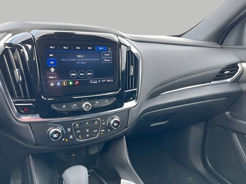 Used 2023 Chevrolet Traverse LT image 10