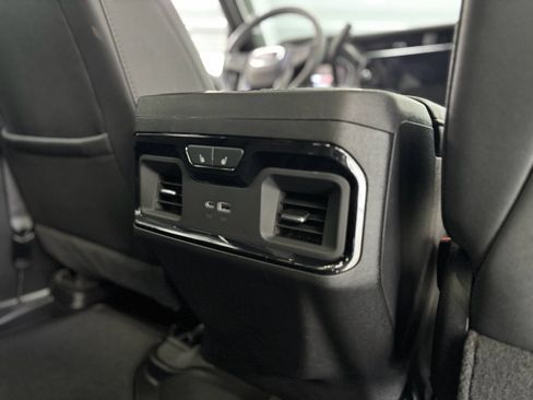 Used 2025 GMC Sierra 2500 AT4 image 36