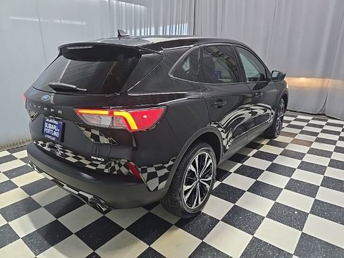 Used 2021 Ford Escape SE w/ SE Sport Appearance Package image 9