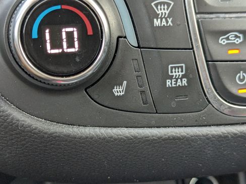 Used 2022 Chevrolet Equinox LT image 17