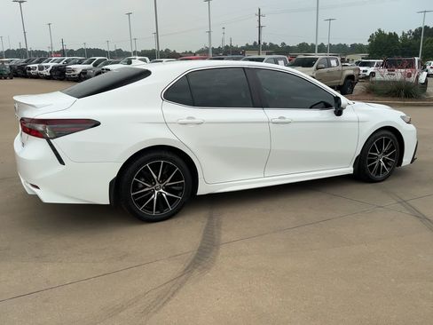 Used 2023 Toyota Camry SE image 8