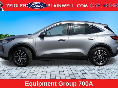 Used 2023 Ford Escape SE FWD image 2