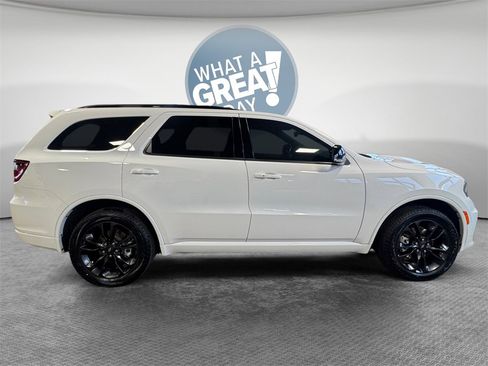 Used 2023 Dodge Durango GT image 2