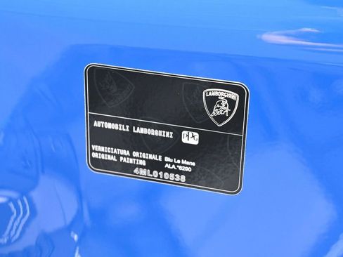 Used 2025 Lamborghini Urus SE AWD/4WD image 36
