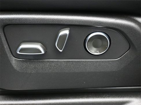 Used 2023 Cadillac Escalade Premium Luxury w/ Performance Package image 31