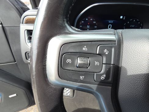 Used 2023 Chevrolet Suburban Premier image 18