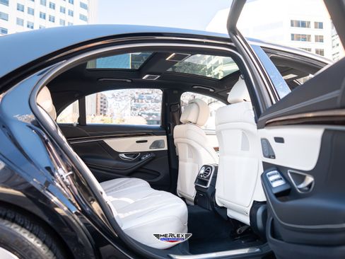 Used 2019 Mercedes-Benz S 560 Sedan w/ Premium Package image 20