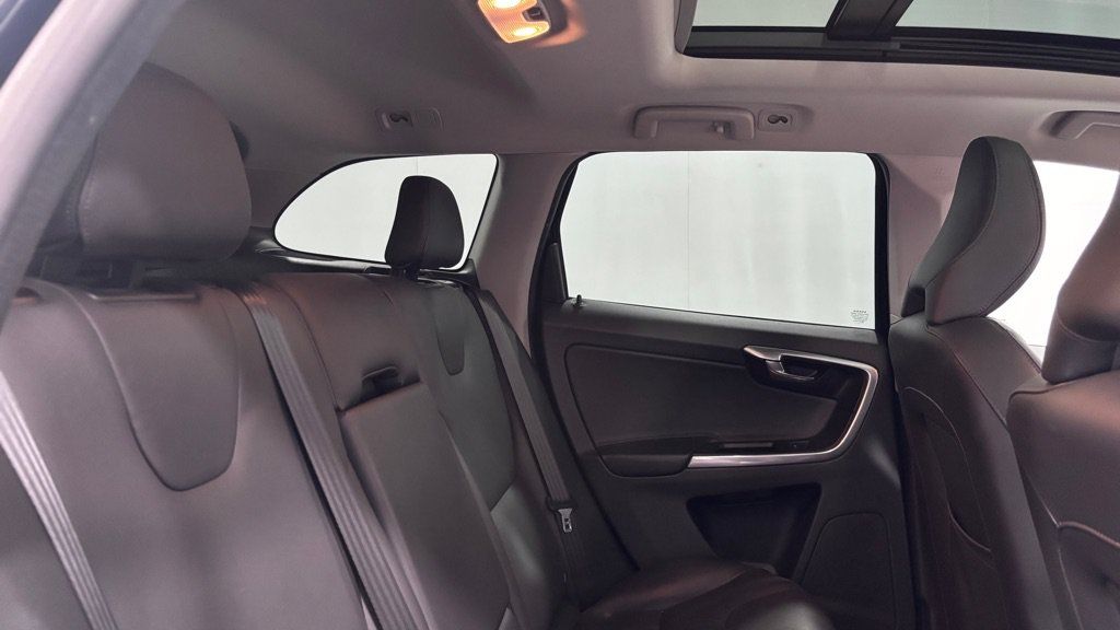 Used 2015 Volvo XC60 T6 Platinum AWD/4WD image 26
