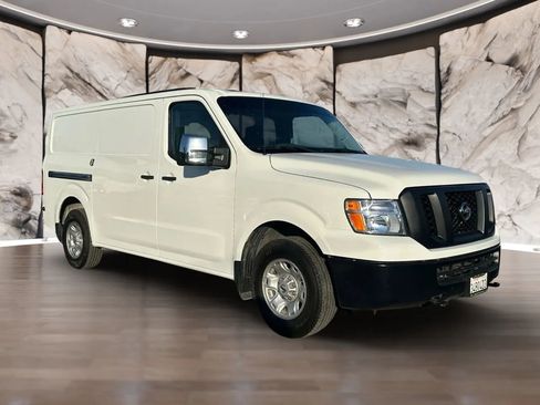 Used 2021 Nissan NV 3500 SV image 3