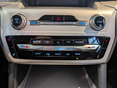 Used 2022 Ford Explorer XLT w/ Equipment Group 202A image 15