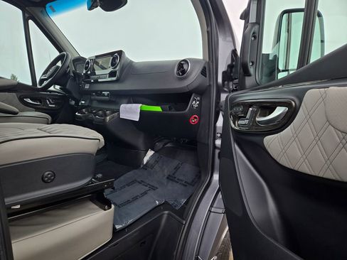 Used 2023 Mercedes-Benz Sprinter 3500 w/ Parking Package image 17