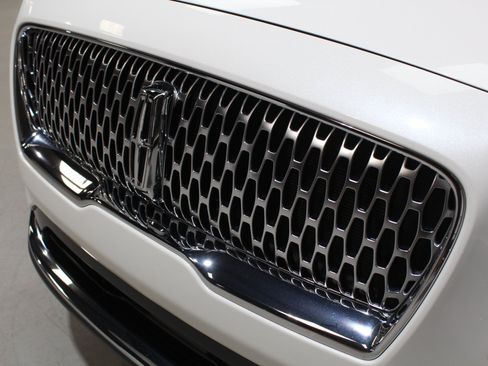 Used 2023 Lincoln Nautilus Reserve FWD image 6
