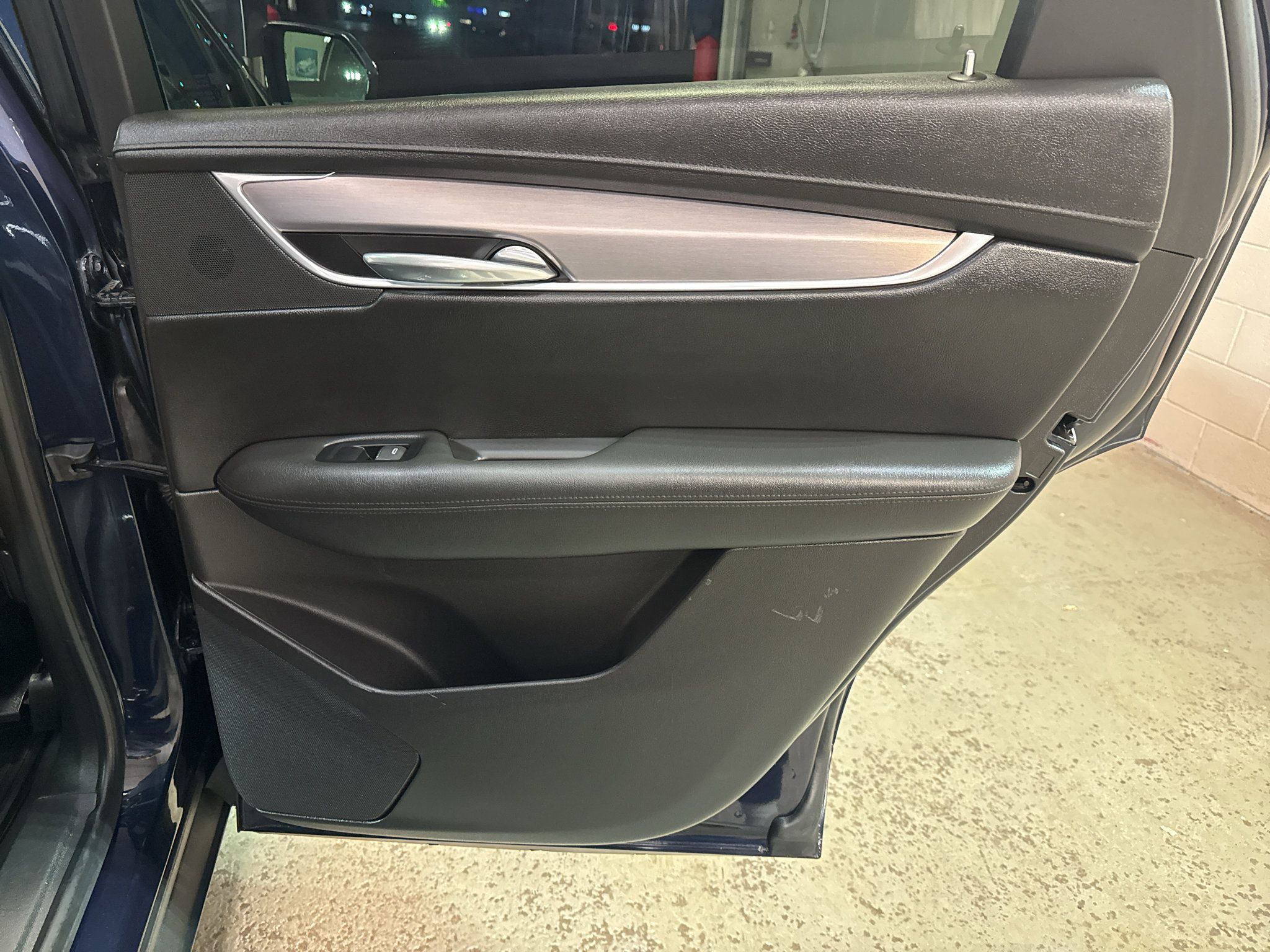 Used 2017 Cadillac XT5 Premium Luxury w/ Driver Assist Package AWD/4WD image 27