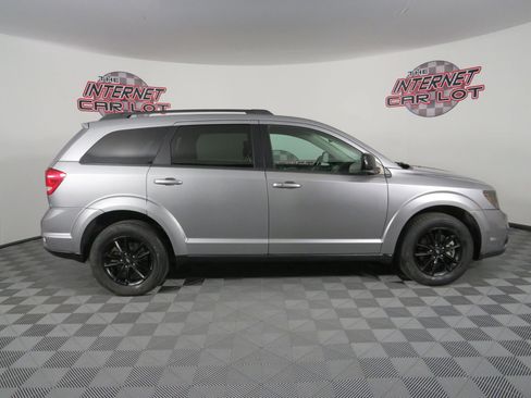 Used 2019 Dodge Journey SE w/ Blacktop Package image 8