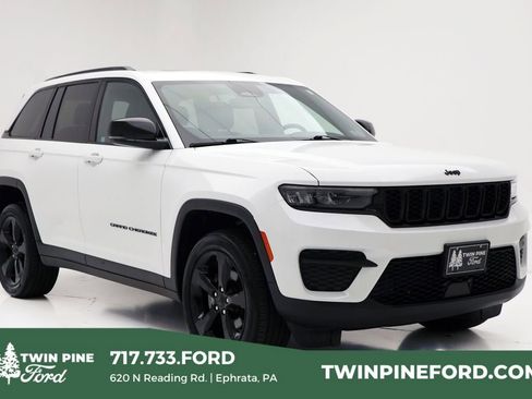 Used 2023 Jeep Grand Cherokee Altitude image 1