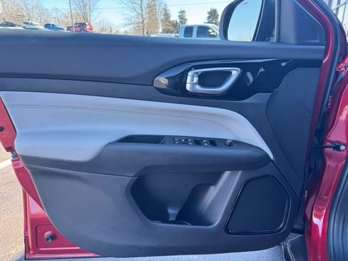 Used 2025 Jeep Compass Limited image 2