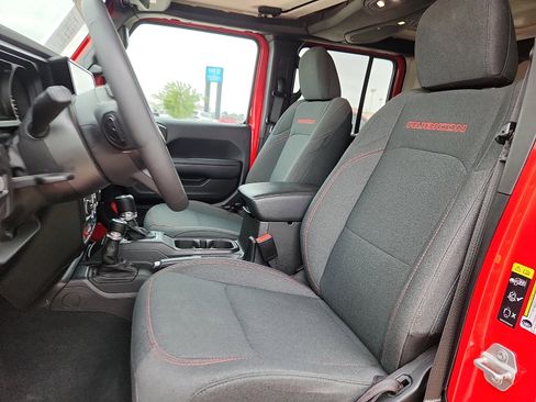 Used 2025 Jeep Wrangler Unlimited Rubicon AWD/4WD image 13