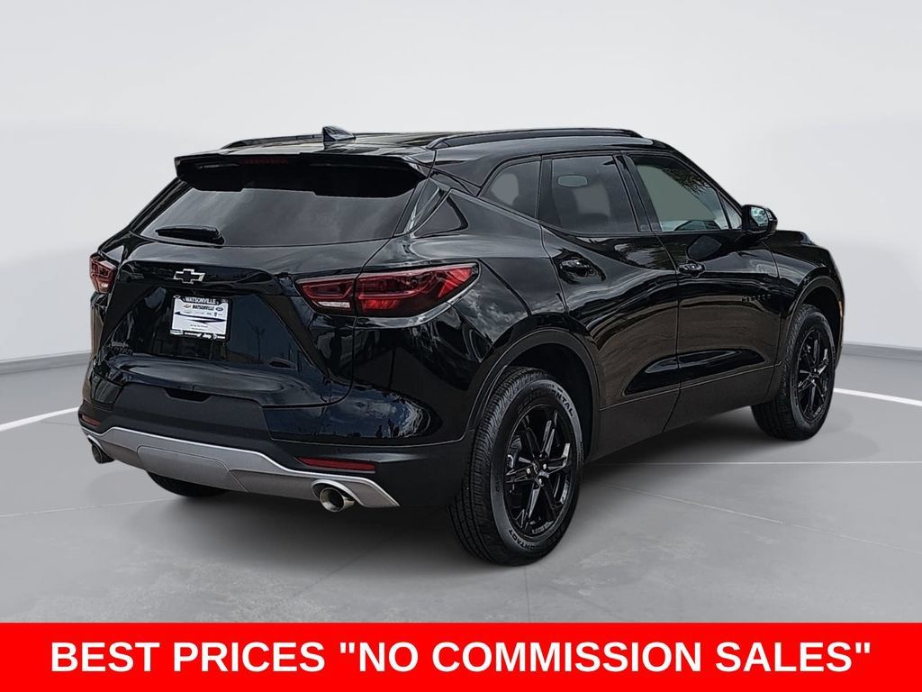 New 2026 Chevrolet Blazer LT w/ Midnight/Sport Edition FWD image 3