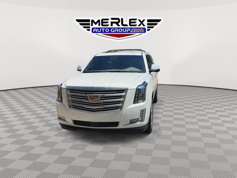 Used 2018 Cadillac Escalade ESV Platinum AWD/4WD image 3