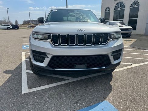New 2026 Jeep Grand Cherokee Laredo AWD/4WD image 4