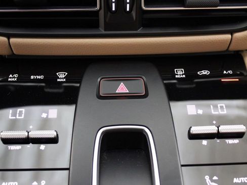 Certified 2023 Porsche Macan Turbo image 28