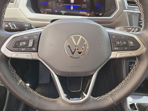 New 2024 Volkswagen Tiguan SE image 10