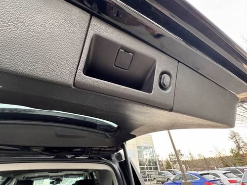 Used 2019 GMC Yukon SLT image 42