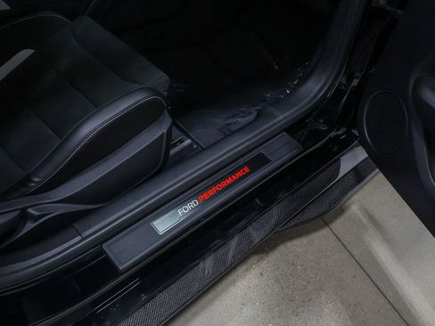 Used 2022 Ford Mustang Shelby GT500 w/ Carbon Fiber Track Pack RWD image 39