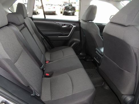 Used 2022 Toyota RAV4 XLE w/ Convenience Package image 27