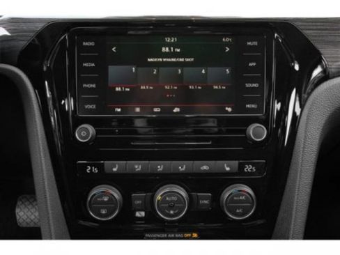 Used 2021 Volkswagen Passat 2.0T SE image 18