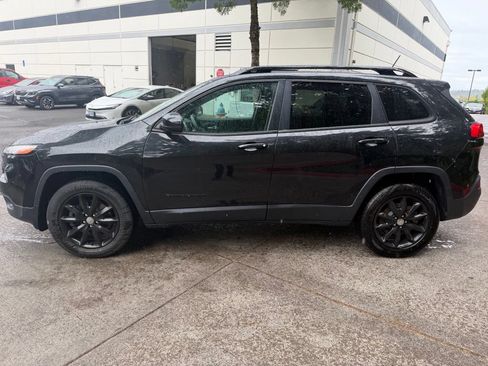 Used 2014 Jeep Cherokee Latitude w/ Comfort/Convenience Group AWD/4WD image 11