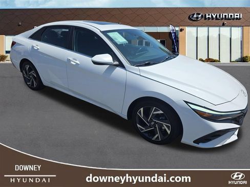 Used 2025 Hyundai Elantra SEL FWD image 7
