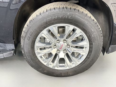 Used 2025 GMC Yukon XL Denali RWD image 32