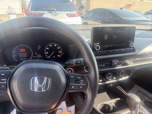 Used 2025 Honda HR-V LX image 8