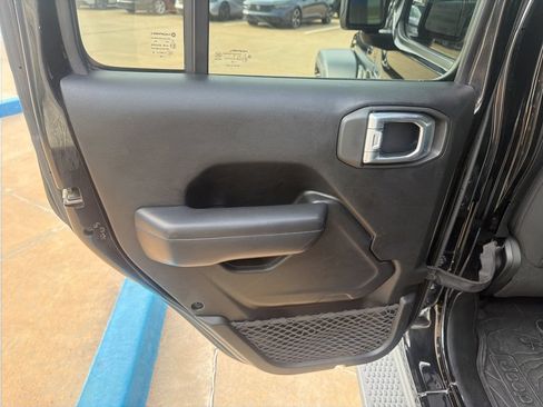 Used 2018 Jeep Wrangler Unlimited Sport S AWD/4WD image 30