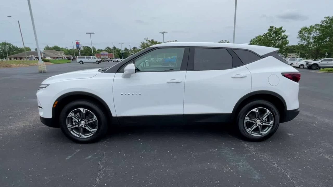 Used 2025 Chevrolet Blazer LT FWD image 5