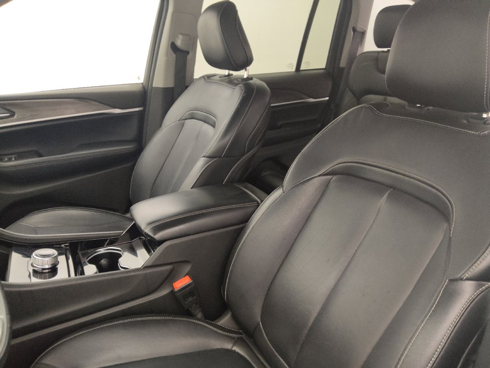 Used 2023 Jeep Grand Cherokee Limited w/ Black Appearance Package RWD image 17