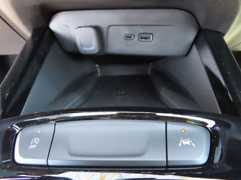 New 2026 Chevrolet Trax RS w/ Sunroof Package FWD image 11
