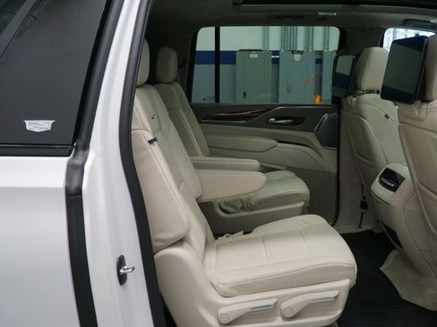 New 2024 Cadillac Escalade ESV Sport Platinum w/ LPO, ONYX Package image 19